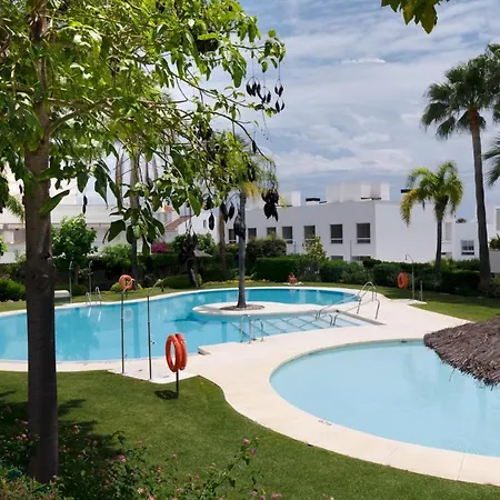 Con Jardin Privado Y 2 Piscinas, Zona Comunitaria, En Marbella