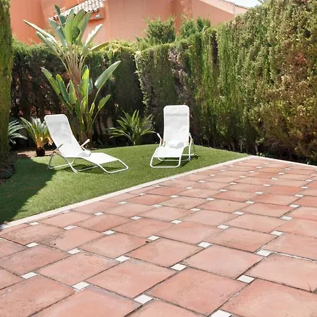 Con Jardin Privado Y 2 Piscinas, Zona Comunitaria, En *