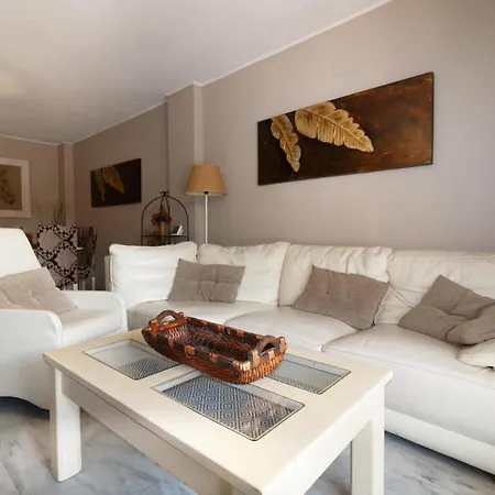 Apartment Con Jardin Privado Y 2 Piscinas, Zona Comunitaria, En Marbella