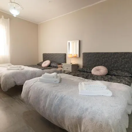 Con Jardin Privado Y 2 Piscinas, Zona Comunitaria, En Marbella