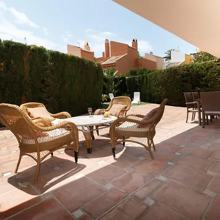 Apartment Con Jardin Privado Y 2 Piscinas, Zona Comunitaria, En