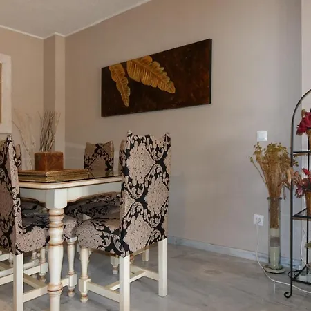 Con Jardin Privado Y 2 Piscinas, Zona Comunitaria, En * Marbella